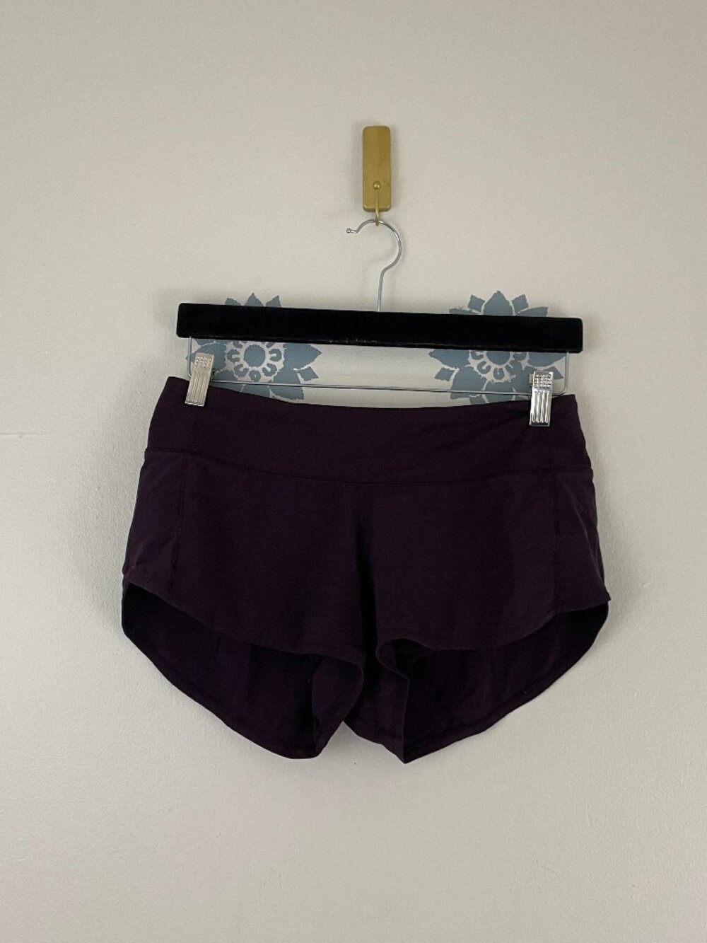 Lululemon Speed Up Shorts 2.5" in Black Cherry Size 4